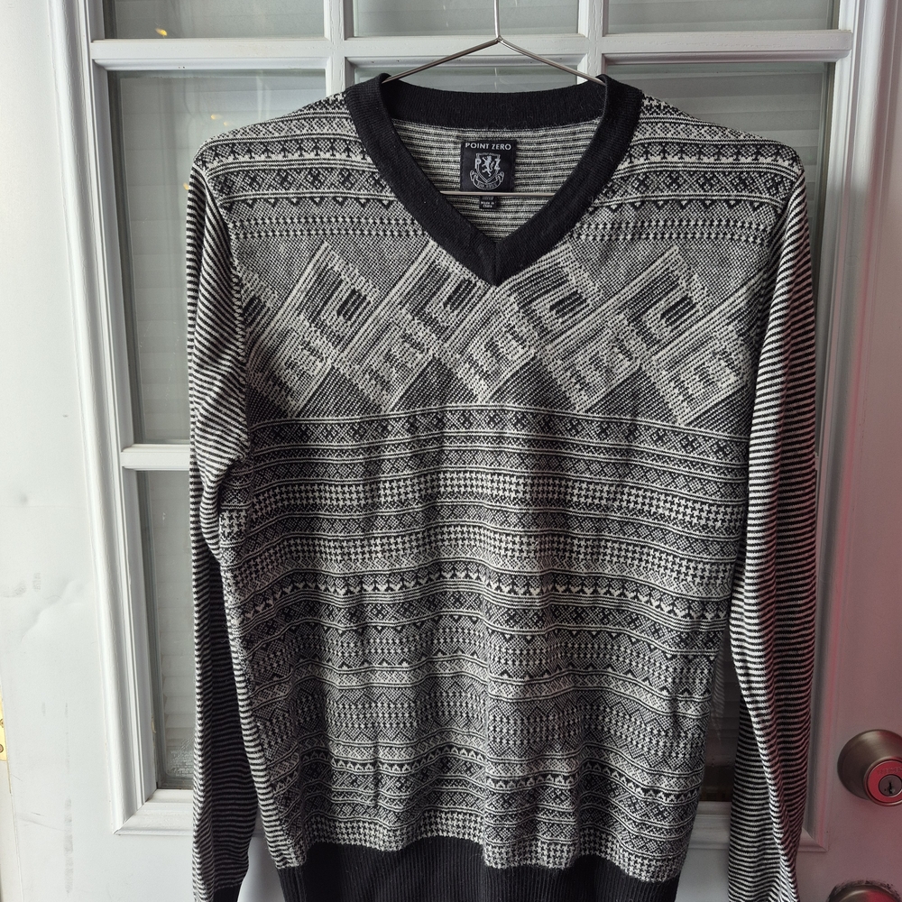 Y2K Point Zero Black and Gray Geometric V-Neck Sweater
